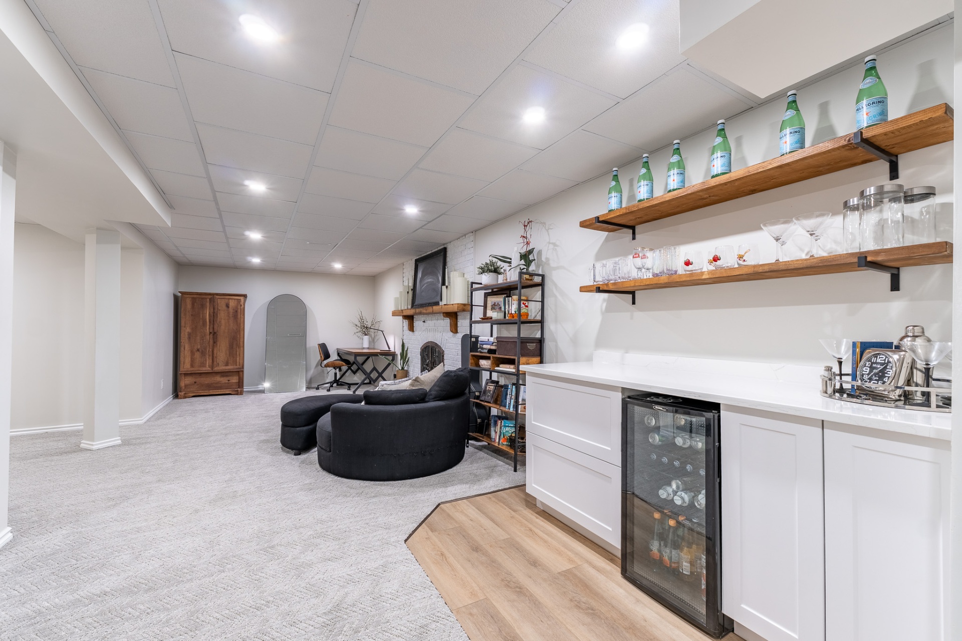Wet Bar & Lounge