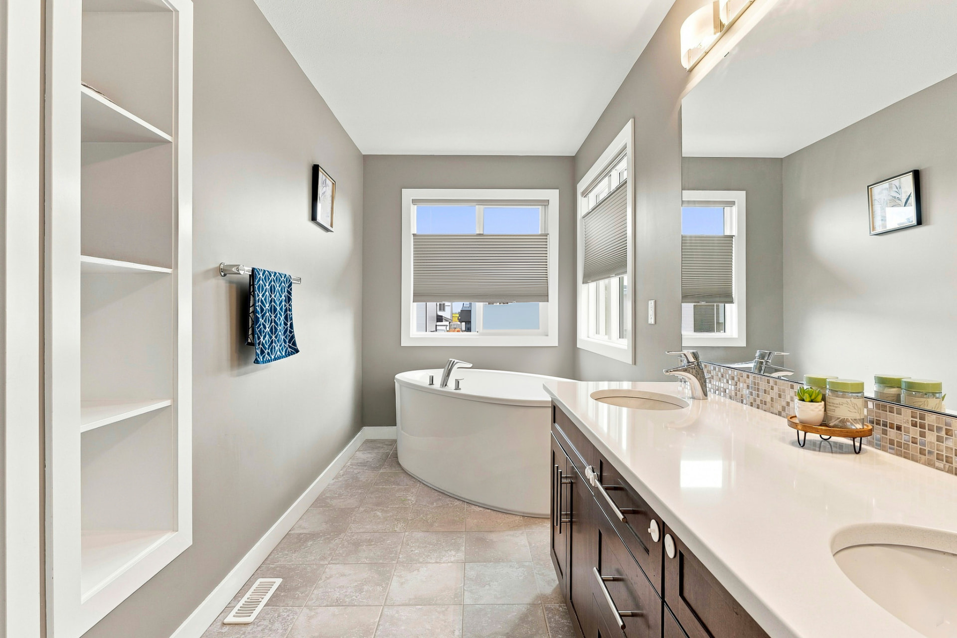 Primary ensuite with soaker tub at 5433 Green Alder Way